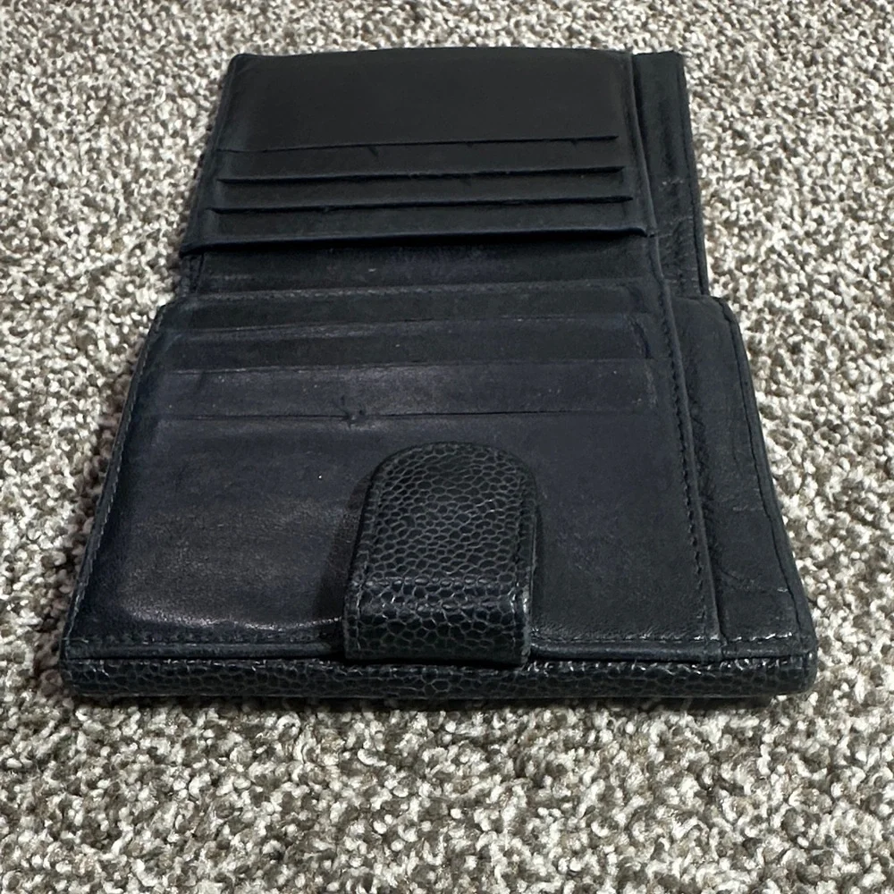 CHANEL AUTHENTIC Black Caviar Leather Card Holder with Embossed CC - Picture 16 of 16